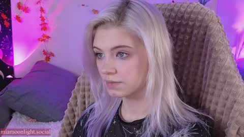 Snapshot of moonlight_mia chatting on December 2024 05:22:01 PM Mia online show from December 2024 05:22:01 PM