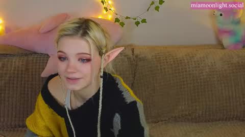 Snapshot of moonlight_mia chatting on March 2025 04:24:02 PM Mia online show from March 2025 04:24:02 PM