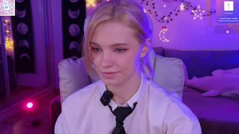 Mia   online show from April 2026 07:22:01 PM