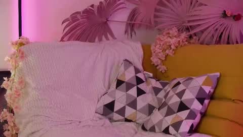 Snapshot of moonliora chatting on February 2026 06:11:02 PM moonliora online show from February 2026 06:11:02 PM