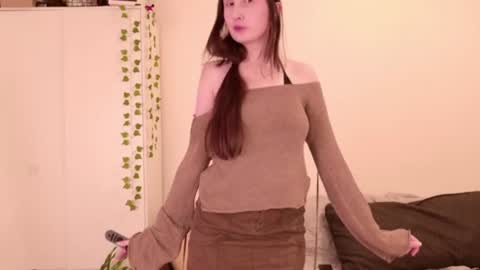 Snapshot of moonlycat_ chatting on July 2026 08:27:01 PM Rora online show from July 2026 08:27:01 PM