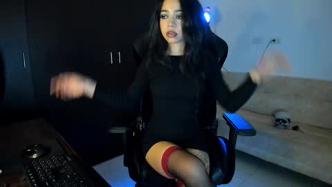 Snapshot of moonmadison chatting on December 2025 01:24:02 AM Madison online show from December 2025 01:24:02 AM