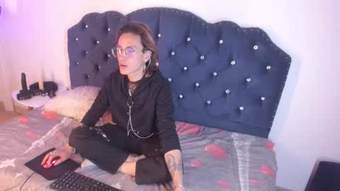 Moon online show from October 2025 09:01:01 PM