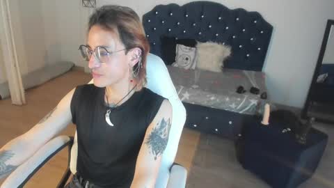 Moon online show from October 2025 08:06:02 PM