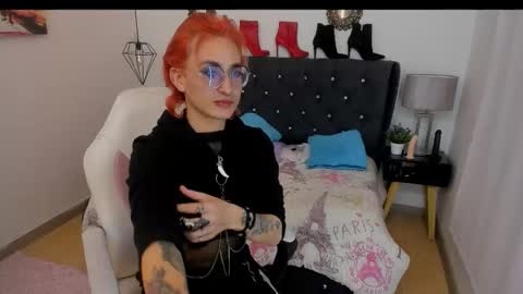 Moon online show from October 2025 07:59:01 PM