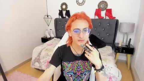 Moon online show from October 2025 07:58:02 PM