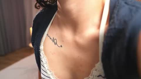 Snapshot of moonofhades chatting on February 2026 09:46:01 PM moonofhades online show from February 2026 09:46:01 PM