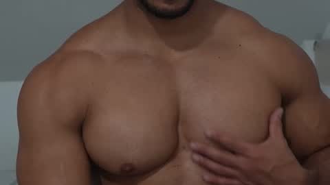 Snapshot of moreno1muscular chatting on November 2025 10:59:02 PM moreno1muscular online show from November 2025 10:59:02 PM