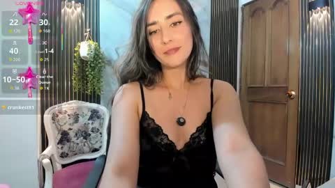 Snapshot of moriahhoe chatting on April 2026 01:44:01 AM Moriah online show from April 2026 01:44:01 AM