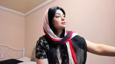 Snapshot of moroccan_diamond_ chatting on December 2024 06:42:02 PM Medina online show from December 2024 06:42:02 PM