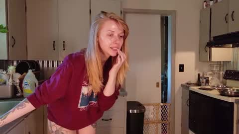 Snapshot of mousiegirl chatting on June 2026 06:31:01 PM Mousie online show from June 2026 06:31:01 PM
