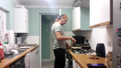 mr_i_ online show from October 2025 08:31:02 PM