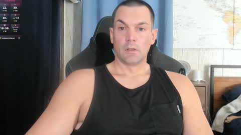 Cam online show from December 2025 06:04:01 PM