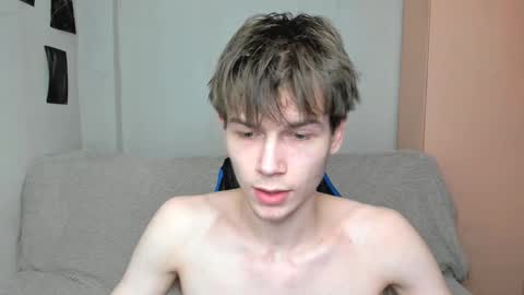 Snapshot of mr_makentoshi chatting on December 2024 01:33:01 PM Makentoshi online show from December 2024 01:33:01 PM