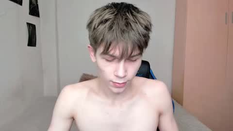 Snapshot of mr_makentoshi chatting on March 2025 07:15:01 AM Makentoshi online show from March 2025 07:15:01 AM