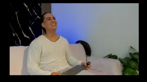 Snapshot of mr_maximo chatting on May 2026 05:45:01 AM mr_maximo online show from May 2026 05:45:01 AM