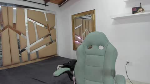 MIKEE online show from January 2025 03:01:01 AM