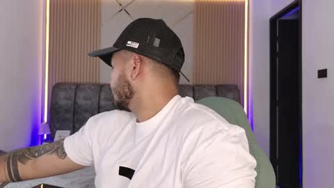 MIKEE online show from May 2026 03:14:01 AM
