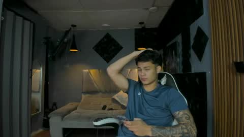 Snapshot of mr_mois chatting on April 2026 09:56:01 AM mr_mois online show from April 2026 09:56:01 AM
