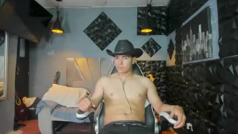 Snapshot of mr_mois chatting on May 2026 03:15:01 AM mr_mois online show from May 2026 03:15:01 AM