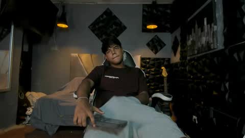 Snapshot of mr_mois chatting on May 2026 09:44:02 PM mr_mois online show from May 2026 09:44:02 PM