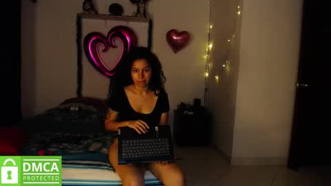 Snapshot of mr_mrscurie chatting on December 2024 01:15:02 AM Mr Mrs Curie online show from December 2024 01:15:02 AM