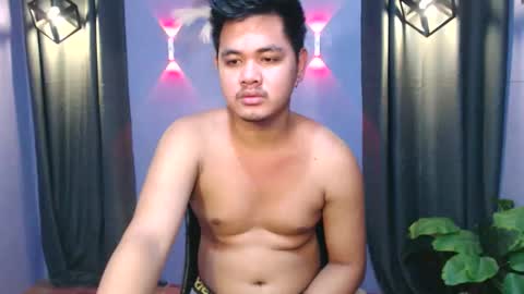 Snapshot of mr_olivercummerx chatting on October 2025 02:21:01 AM mr_olivercummerx online show from October 2025 02:21:01 AM