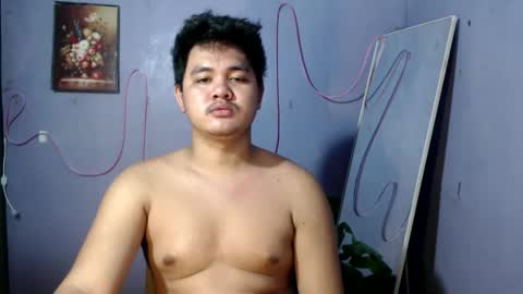 Snapshot of mr_olivercummerx chatting on May 2026 06:02:02 PM mr_olivercummerx online show from May 2026 06:02:02 PM