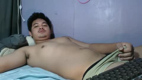 Snapshot of mr_olivercummerx chatting on May 2026 04:07:02 AM mr_olivercummerx online show from May 2026 04:07:02 AM