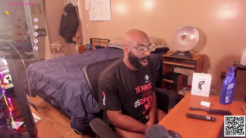 Snapshot of mrchuckdailyxxx chatting on December 2024 06:00:02 AM Chuck Daily online show from December 2024 06:00:02 AM