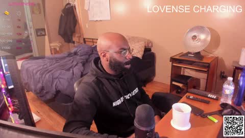 Snapshot of mrchuckdailyxxx chatting on December 2024 05:15:02 AM Chuck Daily online show from December 2024 05:15:02 AM