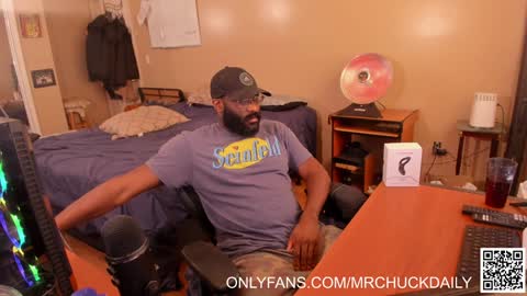 Snapshot of mrchuckdailyxxx chatting on December 2024 01:32:02 PM Chuck Daily online show from December 2024 01:32:02 PM