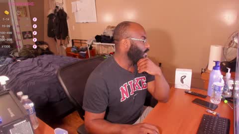 Snapshot of mrchuckdailyxxx chatting on January 2025 05:37:02 AM Chuck Daily online show from January 2025 05:37:02 AM