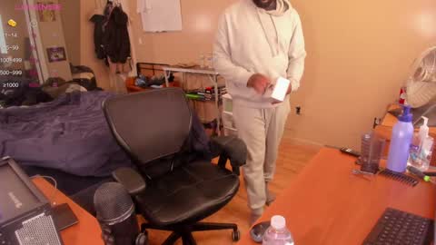 Snapshot of mrchuckdailyxxx chatting on January 2025 04:00:01 PM Chuck Daily online show from January 2025 04:00:01 PM