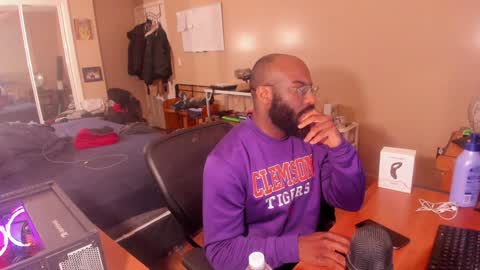 Snapshot of mrchuckdailyxxx chatting on January 2025 06:14:01 AM Chuck Daily online show from January 2025 06:14:01 AM