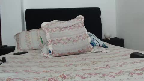 mrcock_col online show from February 2025 12:39:01 AM