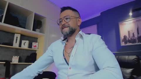 MrFrank. online show from November 2025 12:28:01 PM