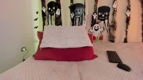 Snapshot of mrhot_night chatting on October 2025 10:54:02 PM Bastian online show from October 2025 10:54:02 PM