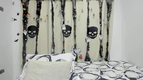 Snapshot of mrhot_night chatting on October 2025 10:55:02 PM Bastian online show from October 2025 10:55:02 PM