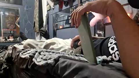 Snapshot of mrj1979 chatting on November 2025 05:52:01 AM mrj1979 online show from November 2025 05:52:01 AM