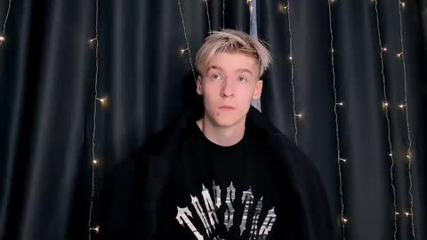 Snapshot of mrsexycum4u chatting on December 2024 07:29:02 AM Adam online show from December 2024 07:29:02 AM