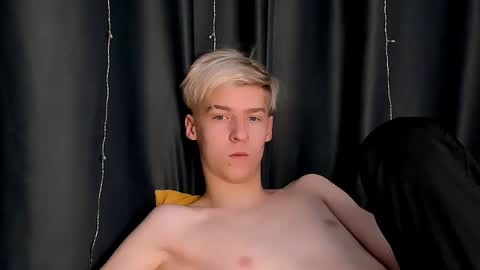 Snapshot of mrsexycum4u chatting on December 2024 03:47:01 AM Adam online show from December 2024 03:47:01 AM