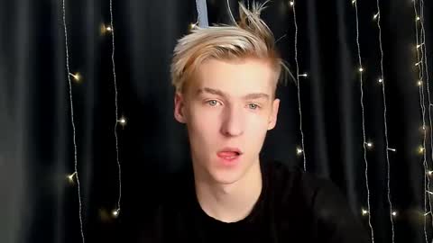 Snapshot of mrsexycum4u chatting on December 2024 08:55:01 AM Adam online show from December 2024 08:55:01 AM