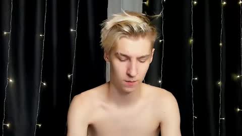 Snapshot of mrsexycum4u chatting on December 2024 02:43:02 AM Adam online show from December 2024 02:43:02 AM