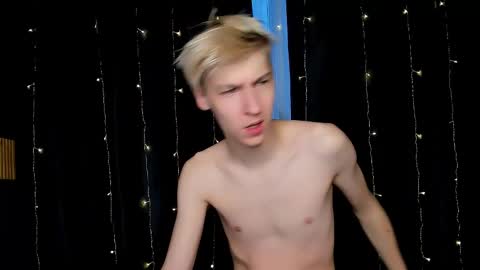 Snapshot of mrsexycum4u chatting on December 2024 08:55:01 AM Adam online show from December 2024 08:55:01 AM