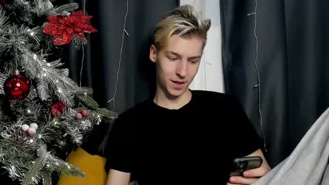 Snapshot of mrsexycum4u chatting on December 2024 03:22:02 AM Adam online show from December 2024 03:22:02 AM