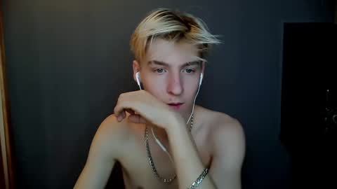 Snapshot of mrsexycum4u chatting on December 2024 12:43:02 AM Adam online show from December 2024 12:43:02 AM