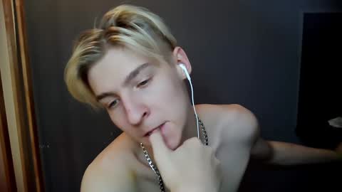 Snapshot of mrsexycum4u chatting on January 2025 09:15:02 AM Adam online show from January 2025 09:15:02 AM