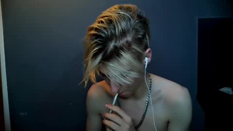 Snapshot of mrsexycum4u chatting on January 2025 05:08:02 AM Adam online show from January 2025 05:08:02 AM