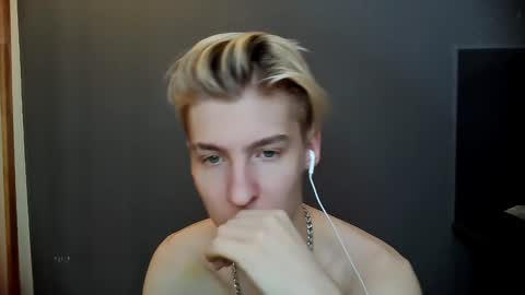 Snapshot of mrsexycum4u chatting on January 2025 08:14:01 AM Adam online show from January 2025 08:14:01 AM